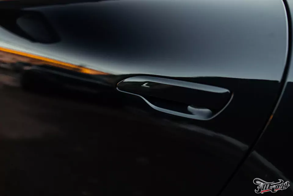 Оклеили кузов и глянец в салоне Porsche 911 полиуретаном, очистили кожу и покрыли керамикой